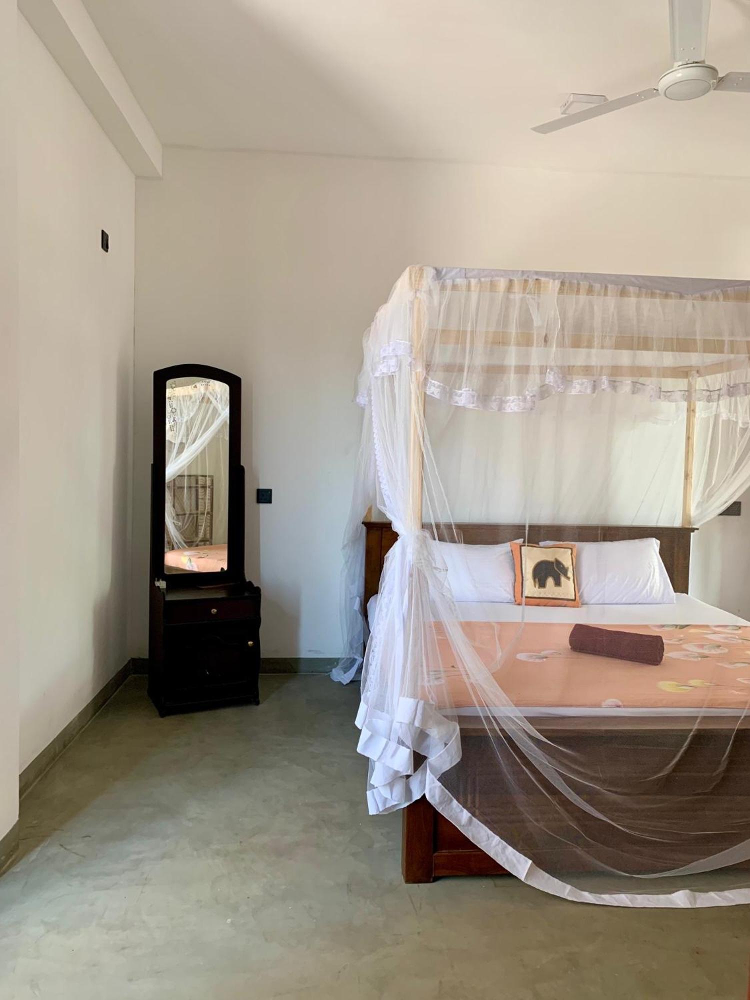 Mrmango Weligama Apartment Bagian luar foto
