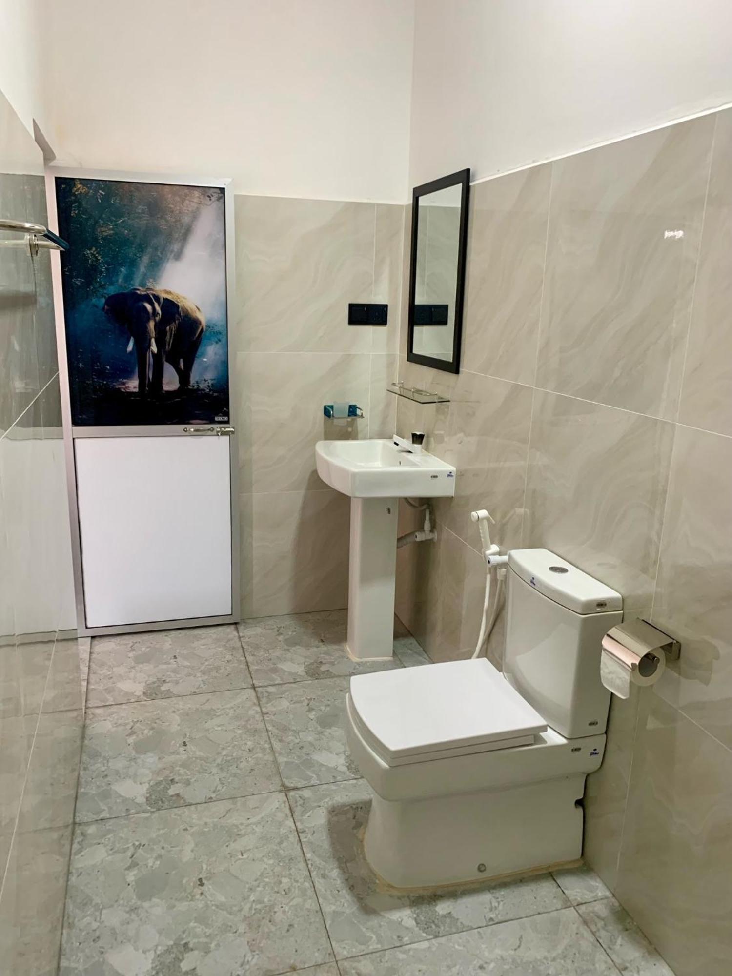 Mrmango Weligama Apartment Bagian luar foto